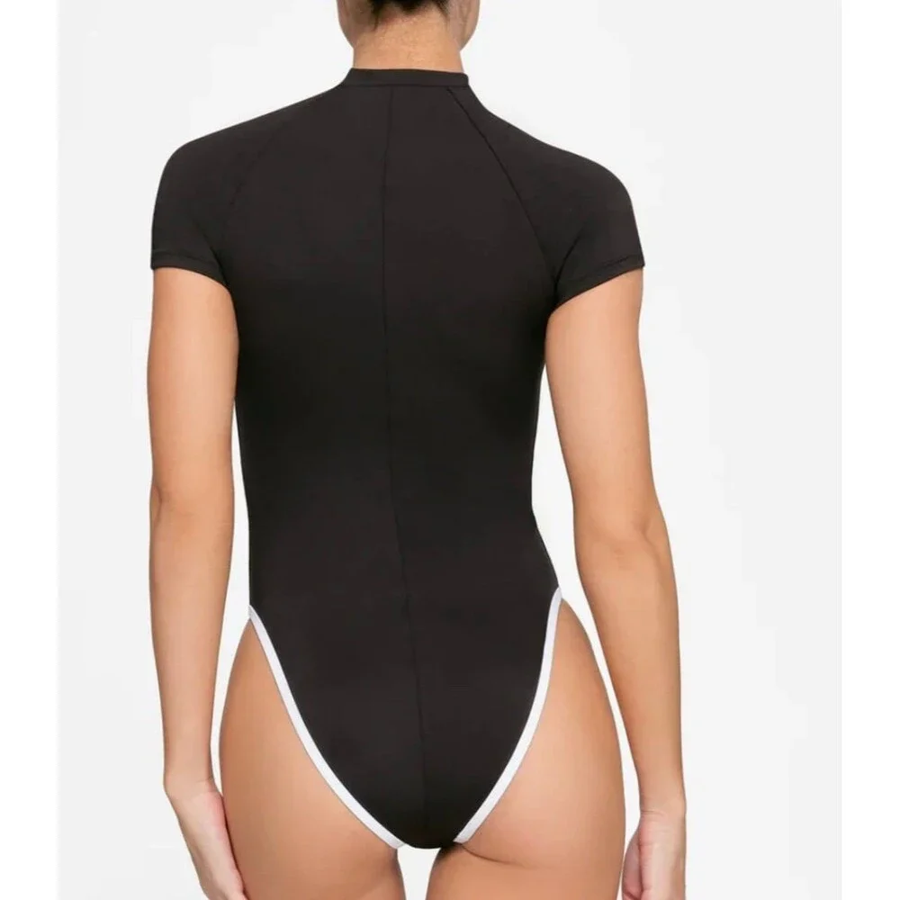 ZIP UP SWIM MOCK NECK ONE PIECE Onyx w/ white lining XXS